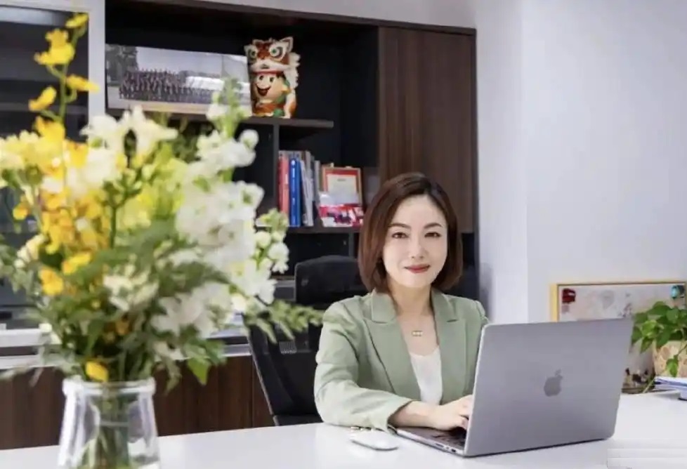 鐘錚代表建議:整治卡牌盲盒亂象 打假AI視頻