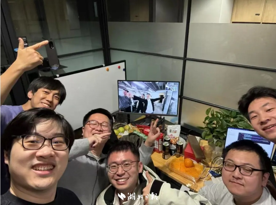 大爆發(fā)！全網(wǎng)一碼難求！他來自華科大