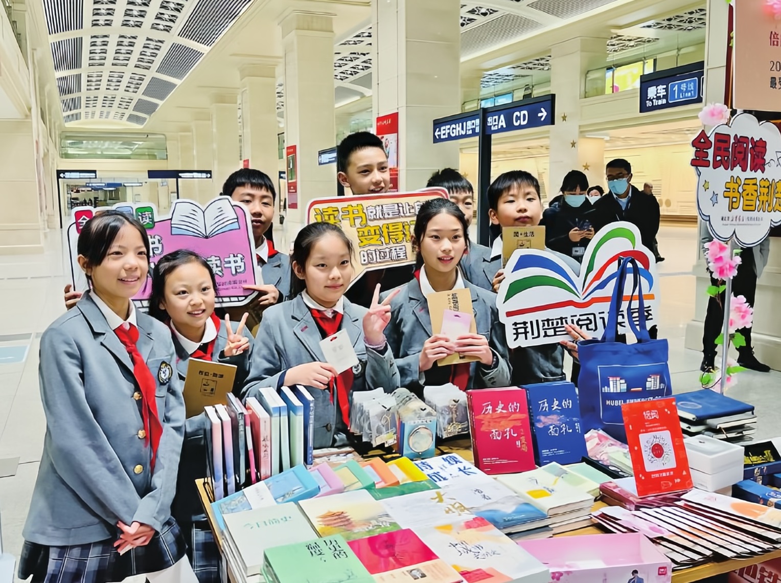 蔡靜峰：深化全民閱讀 讓荊楚大地漫溢書香