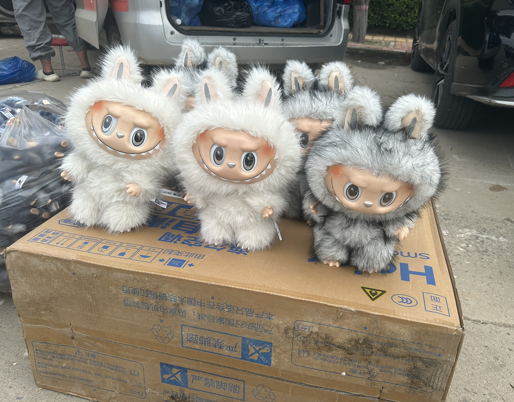 探衡水盜版LABUBU大集：像賣菜一樣擺攤賣，如今訂單變少生意難做