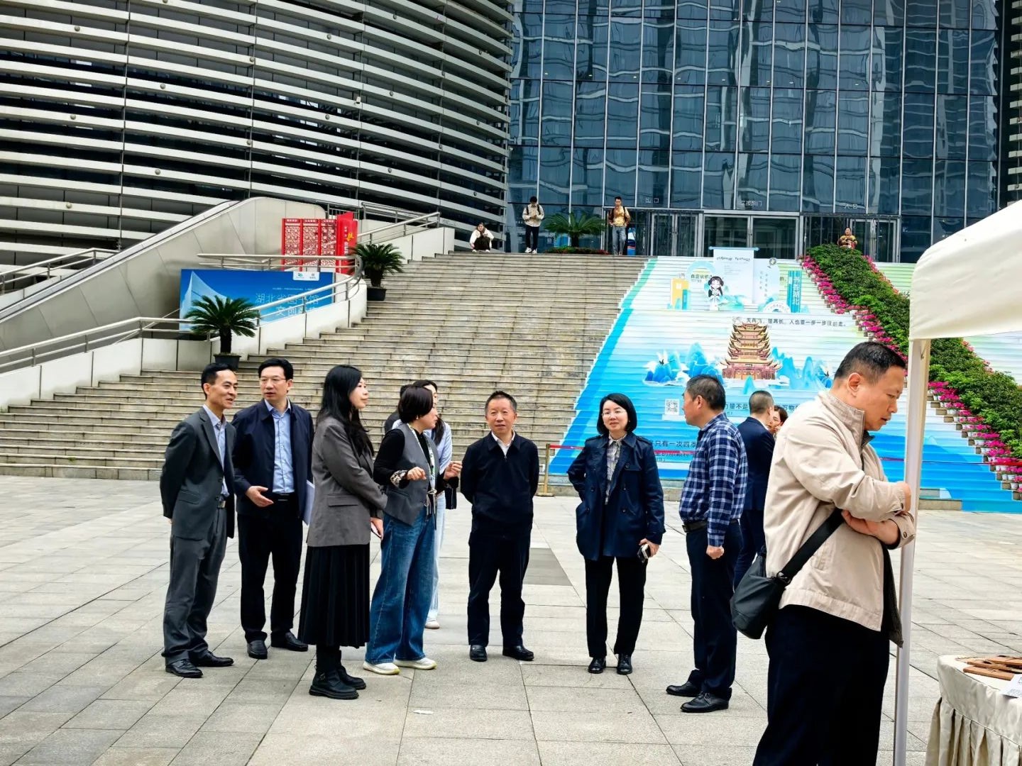 省委書(shū)記王忠林向全省干部群眾推薦四本好書(shū)